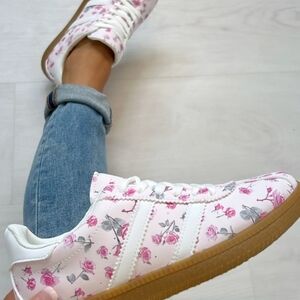 NWOB Women’s Pink Floral Lace Sneakers with Gum Sole
